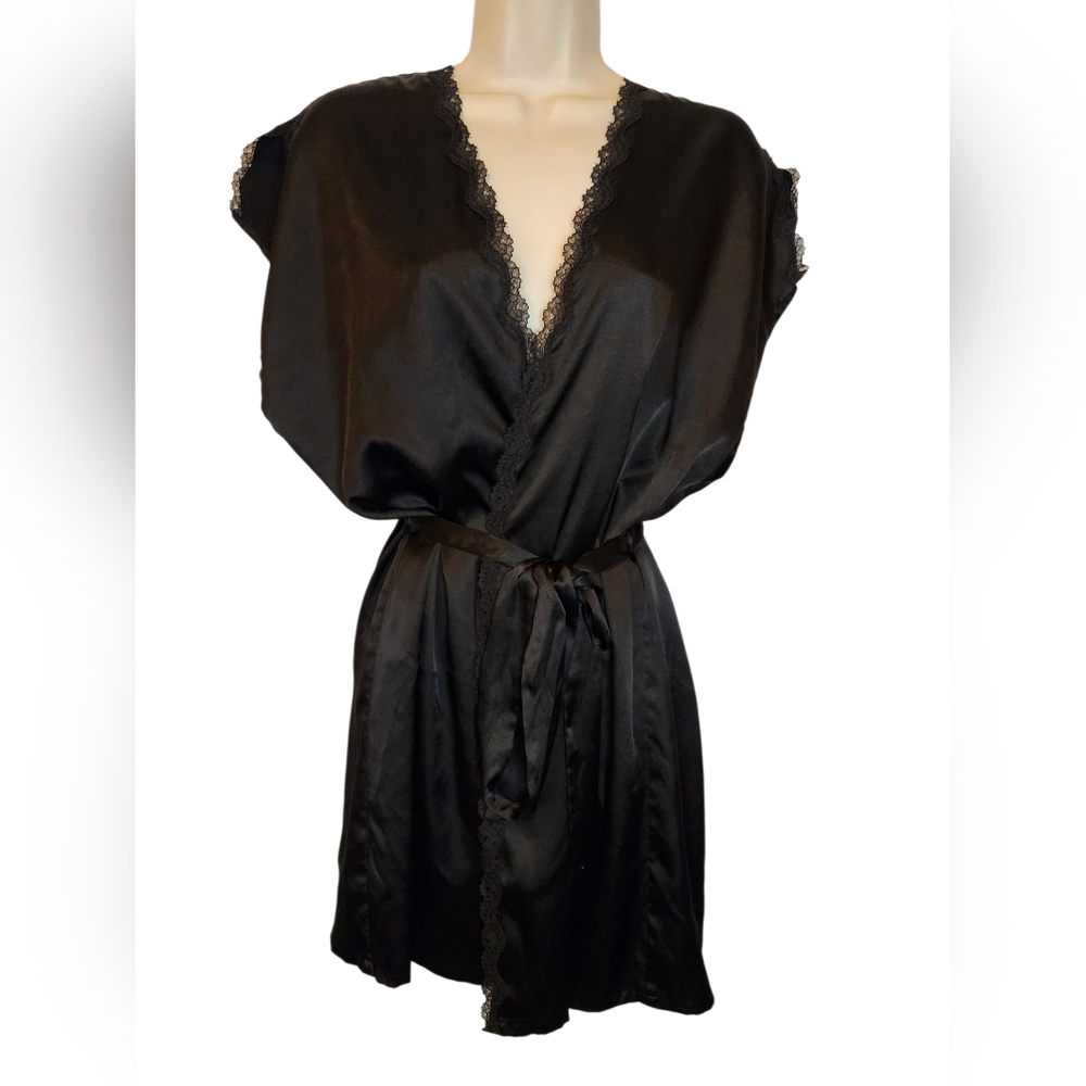 Victoria's Secret Lace Trimmed Short Sleeves Satin Like Robe Medium Black
